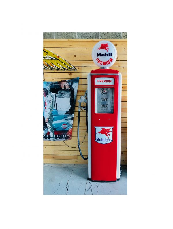 Mobilgas vintage gas pump (Tokheim)