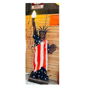 Statue de la liberté avec drapeau américain 230cm