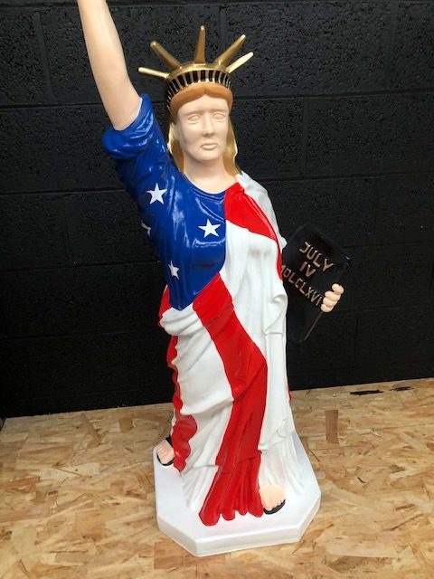 Statue de la liberté avec drapeau USA