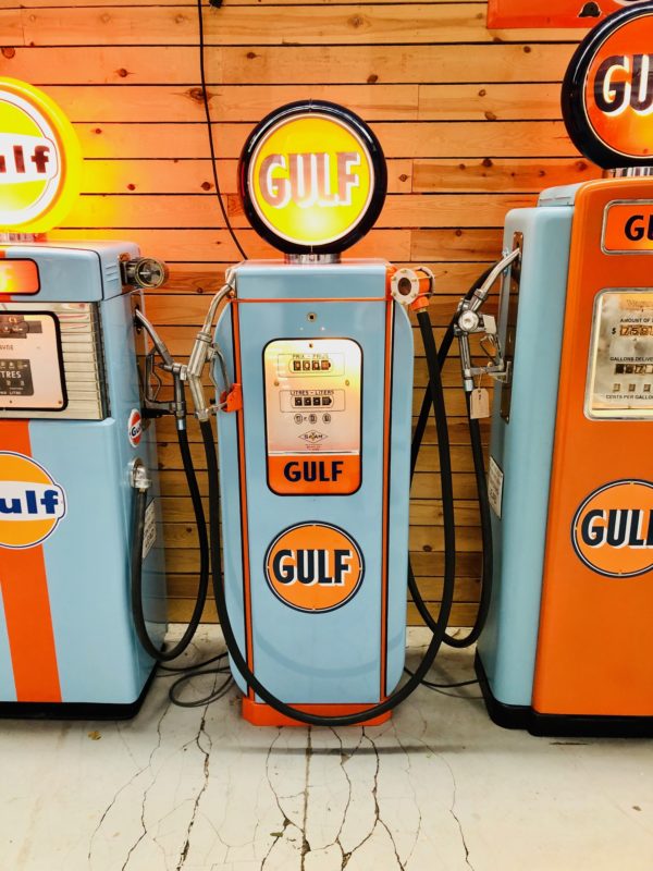 pompe à essence Gulf SATAM de 1950 restaurée