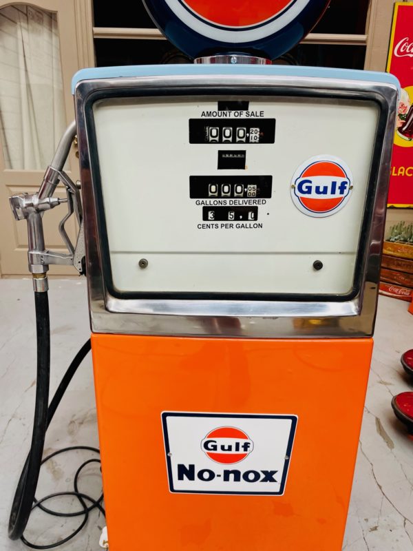 ancienne Pompe à essence Gulf Restaurée de 1957