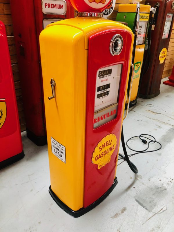 Pompe à essence américaine shell de 1957 restaurée