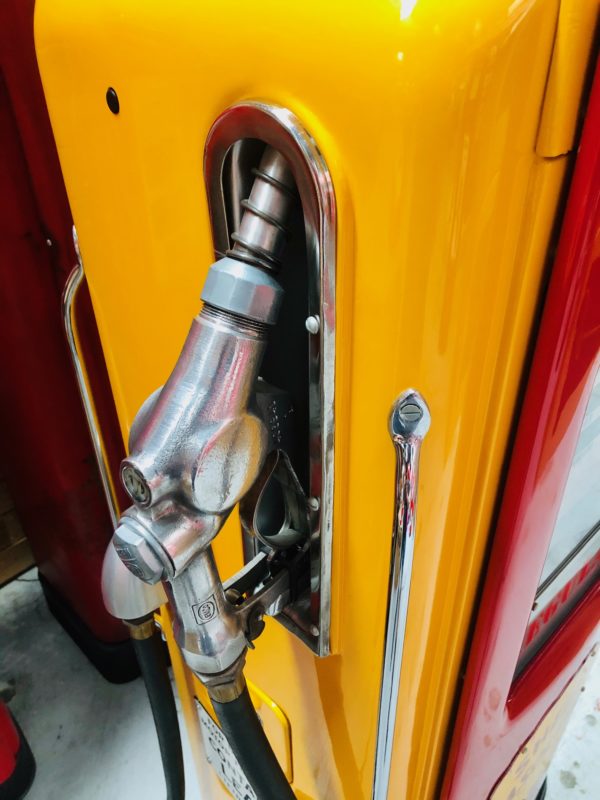 Shell Bennett american gas pump