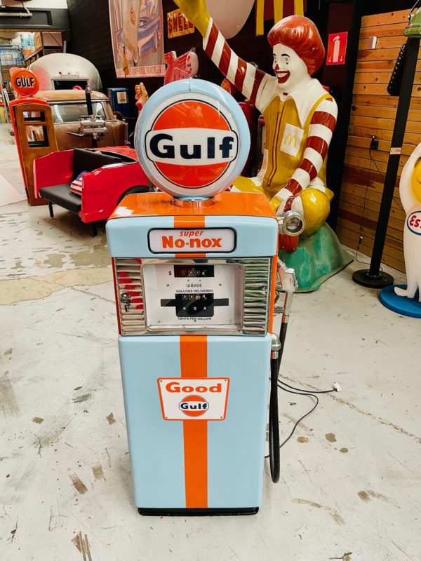 Pompe à essence vintage américaine Gulf restaurée