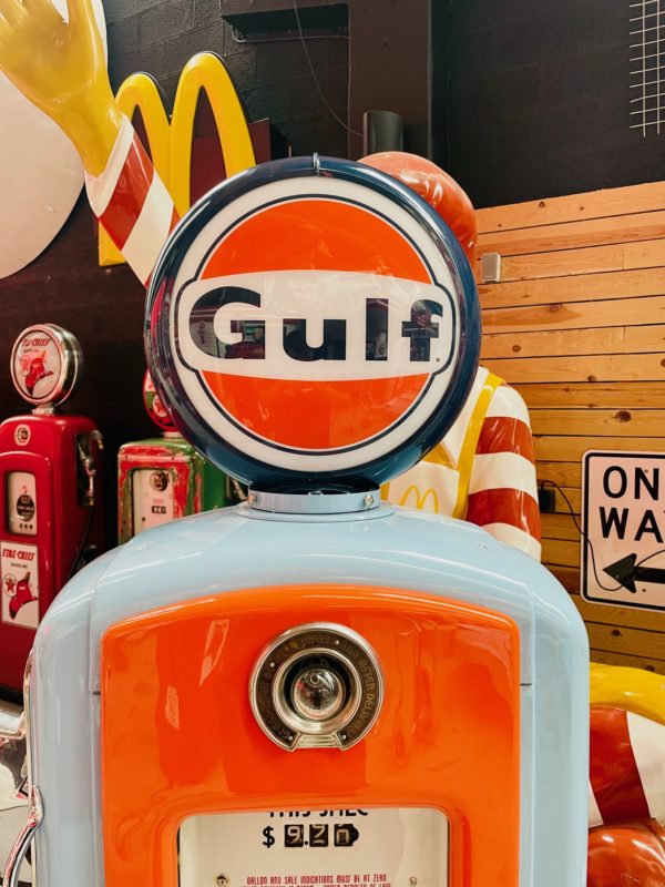 Pompe à essence américaine vintage Gulf Bennett restaurée