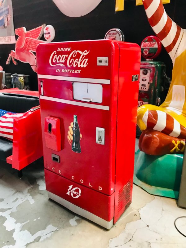 Distributeur coca cola V83