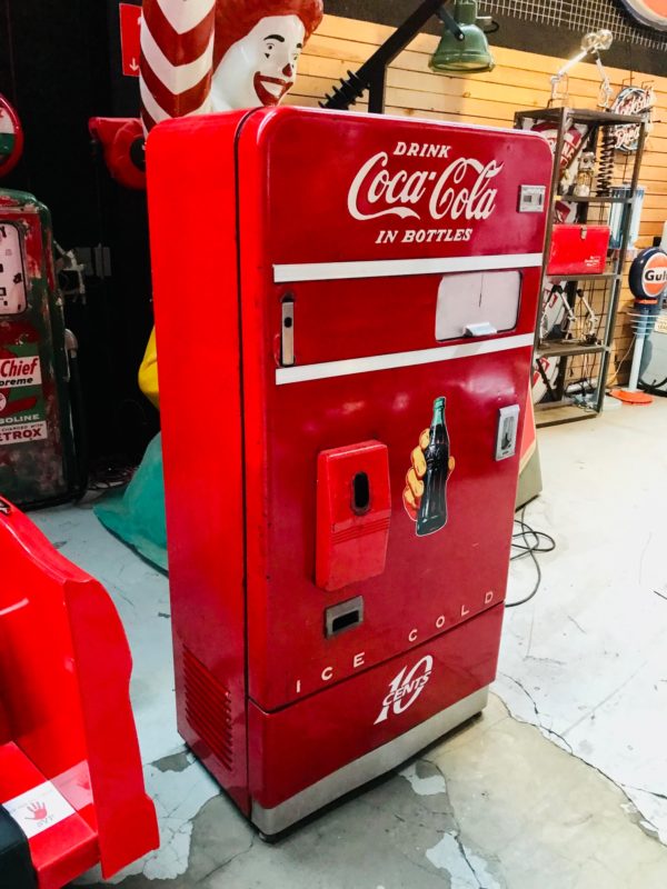 Distributeur coca cola V83 peinture d'origine