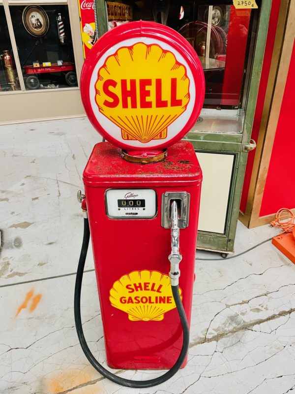 ancienne Pompe à essence shell dans son jus
