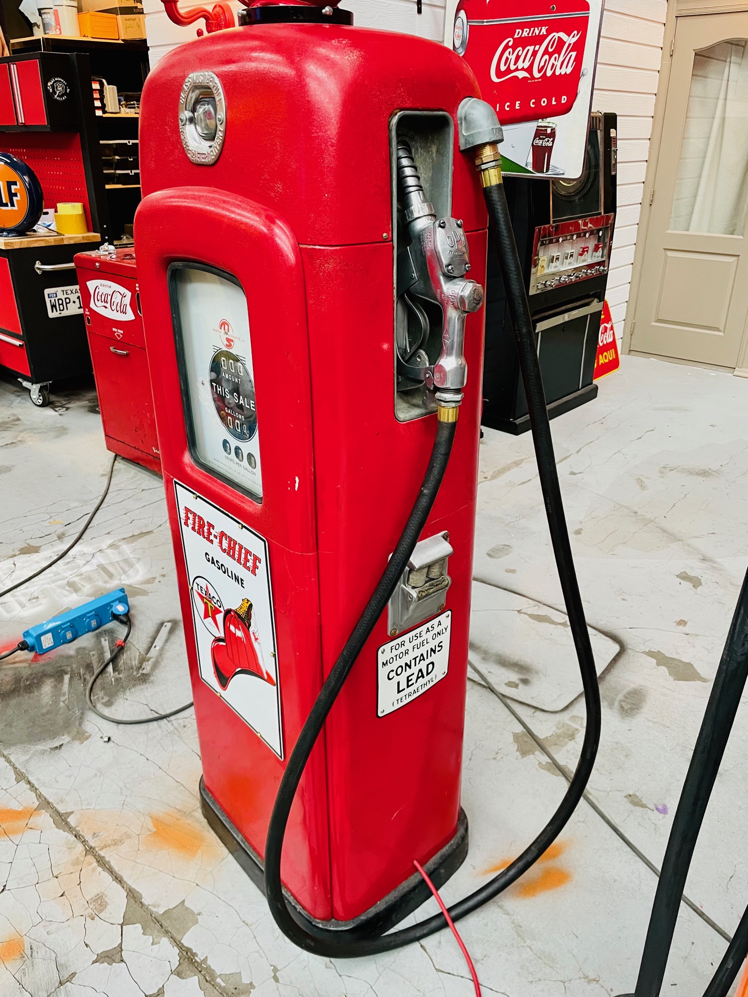 Vintage Texaco Fire Chief gas pump; 13174-001 - R.H. Lee & Co. Auctioneers