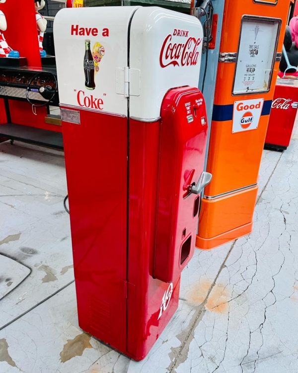 coca cola  vending machine Vendo 44 from America