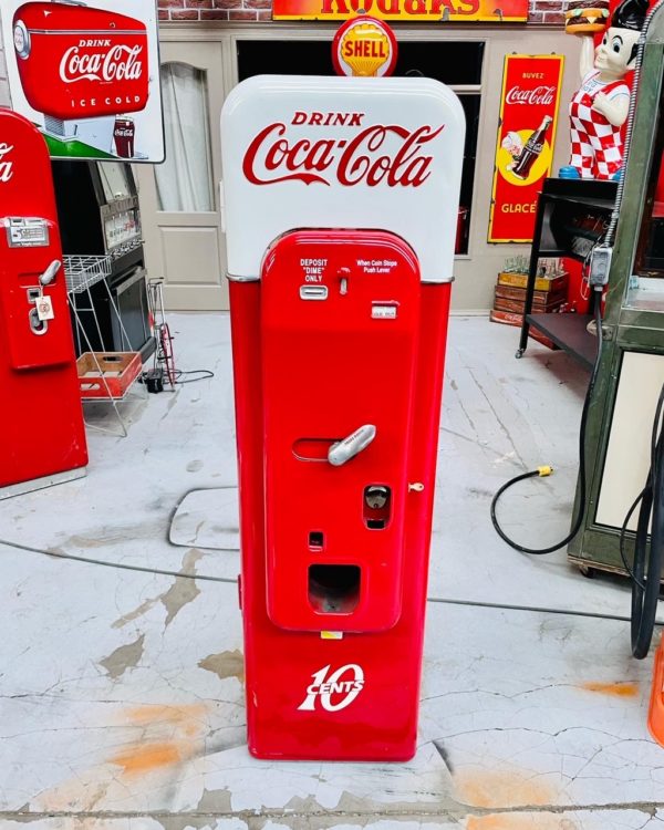 coca cola  vending machine Vendo 44