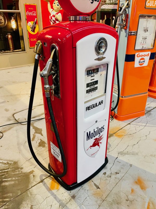 Pompe à essence américaine Mobilgas Bennett restaurée