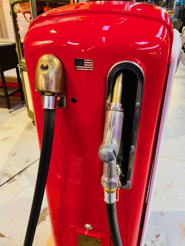 ancienne Pompe à essence américaine Mobilgas Bennett restaurée