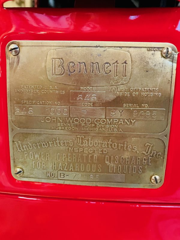 ancienne Pompe à essence américaine Bennett 646 restaurée