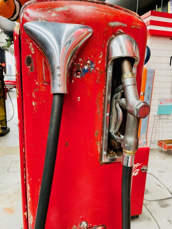 ancienne Pompe à essence Mobilgas Bennett de 1945