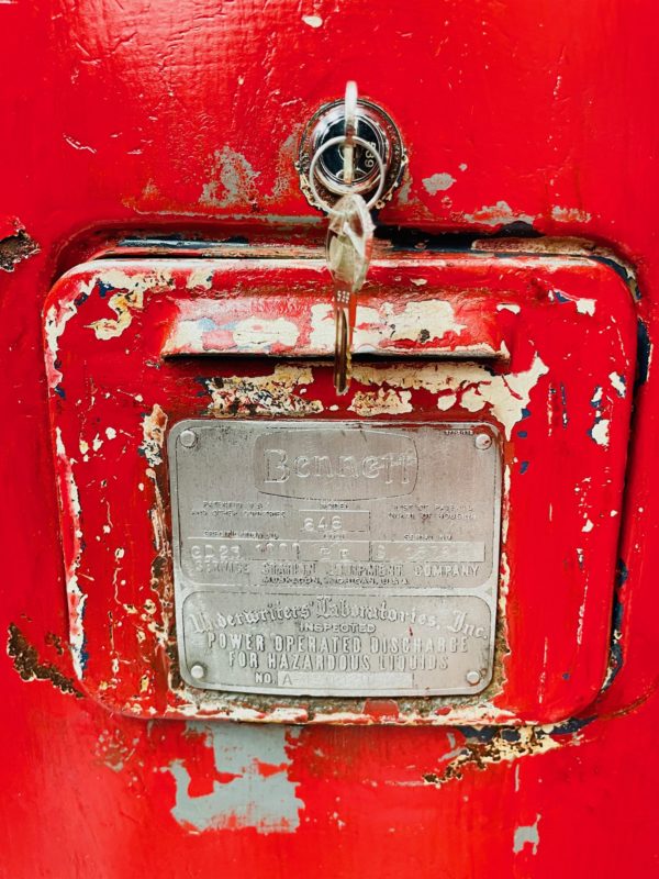 ancienne Pompe à essence Mobilgas Bennett 1945 plaque identification