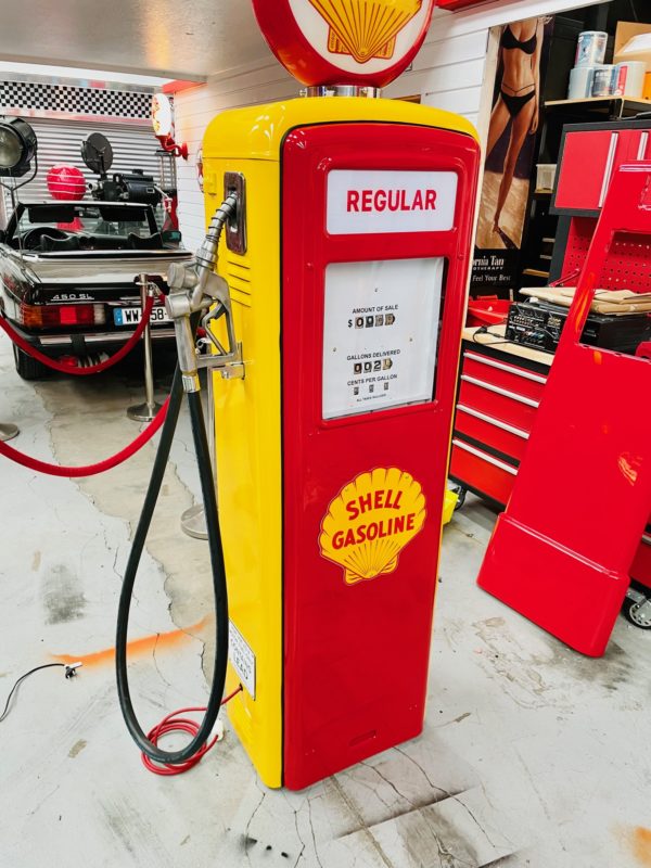 Ancienne Pompe à essence américaine Shell Gilbarco restaurée 1954