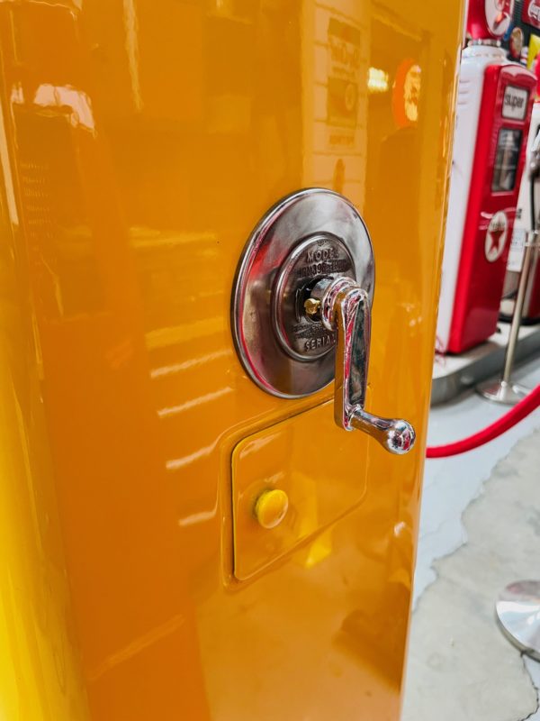 Ancienne Pompe à essence américaine Shell Gilbarco restaurée