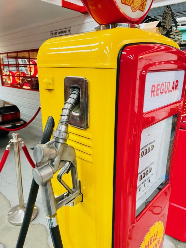 Ancienne Pompe à essence américaine Shell restaurée
