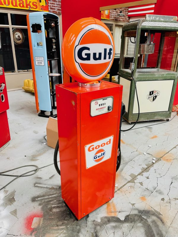 Ancienne pompe à essence Gulf