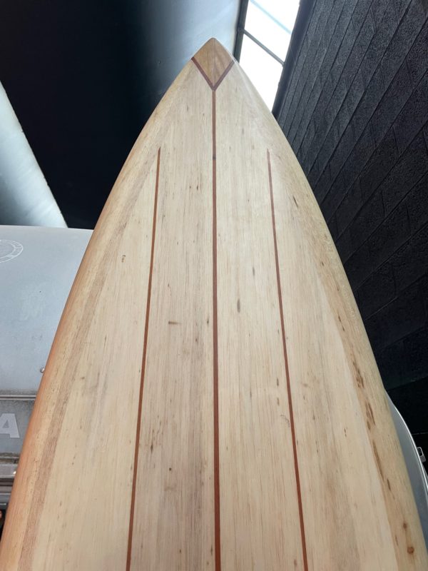 Ancienne planche de surf américaine en bois