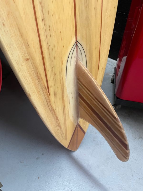 Authentique planche de surf américaine en bois