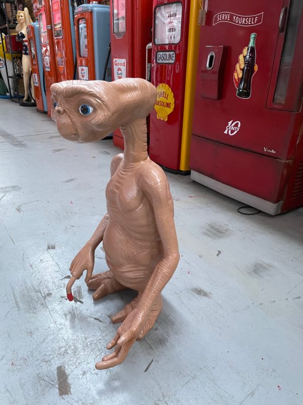 statue résine E.T. l'extra-terrestre grandeur nature