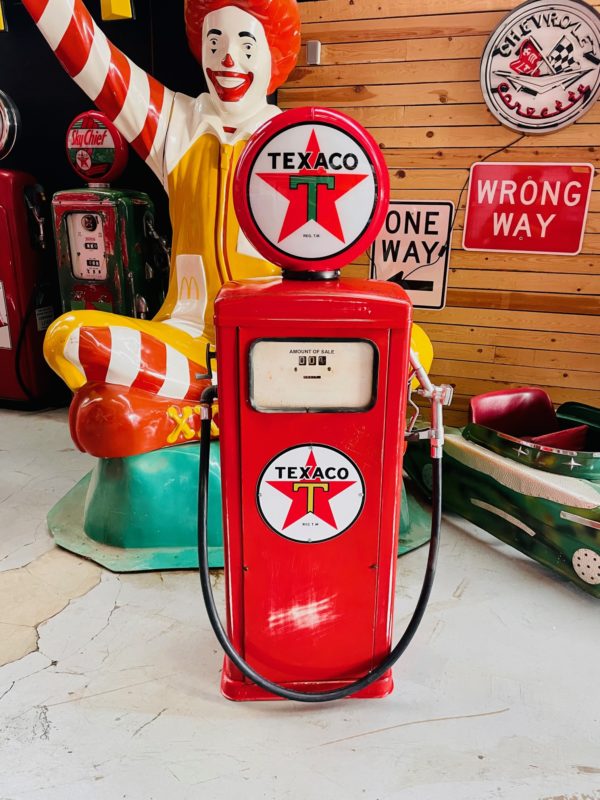 Pompe à essence Américaine Texaco avec sa patine d'origine.