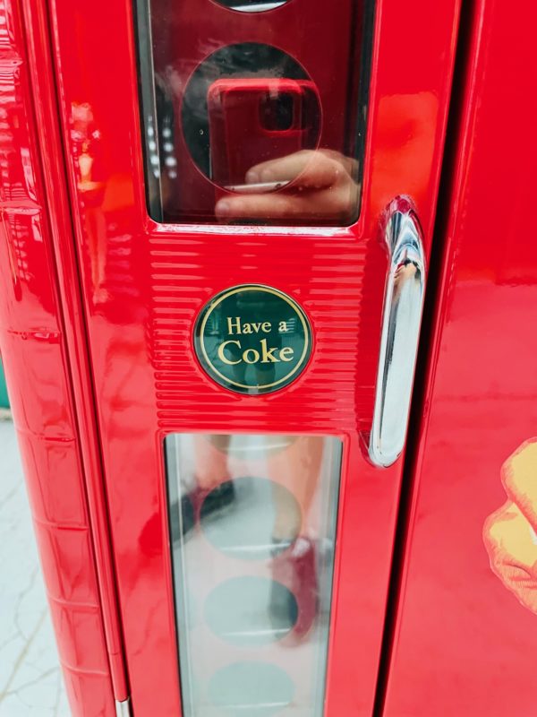 Distributeur coca cola vendo 81