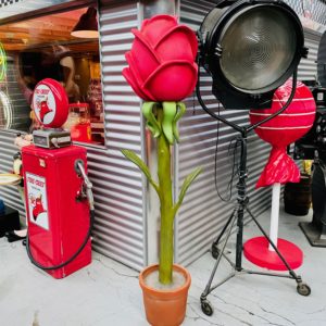 Rose Rouge avec son pot de fleur en polyester 200 cm