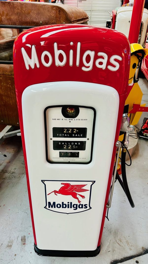 Pompe à essence Américaine Mobilgas 1950 restaurée