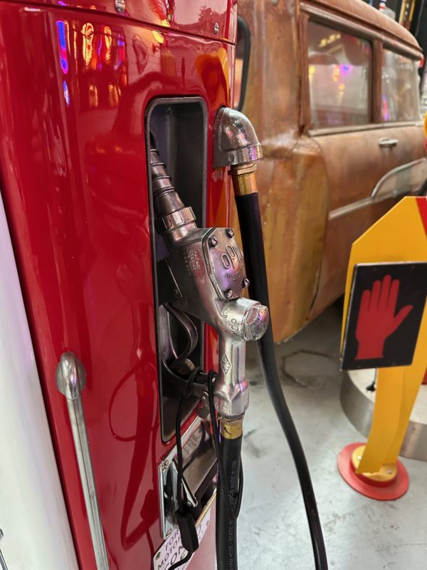 Pompe à essence Américaine Mobilgas restaurée