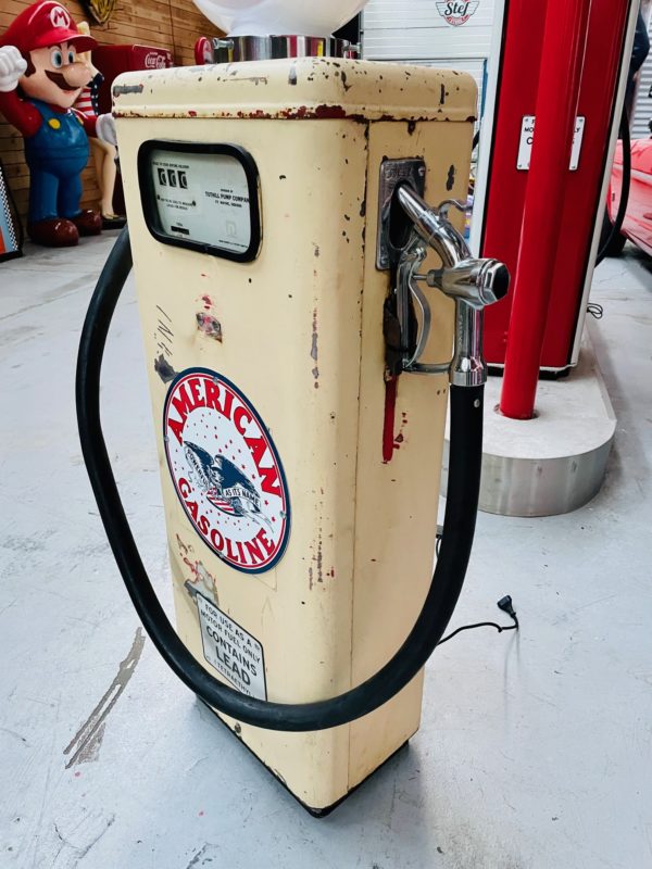 Ford Mustang Authentique Gas Pump