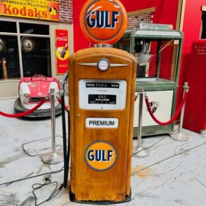 Pompe à essence Gulf Bennett 966 américaine de 1950 dans son jus