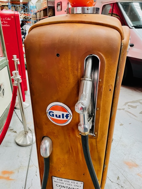 Gulf Bennett 966 American gas pump 1950