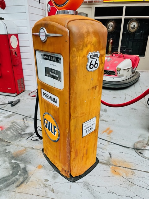 Gulf Bennett 966 gas pump