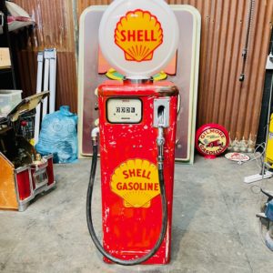 Pompe à essence Shell Américaine avec sa patine d'origine.