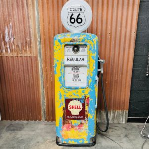 Shell Erie gas pump model 991 from 1947 with original patina