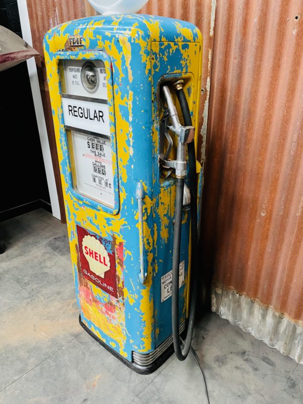 Shell vintage American gas pump from 1947