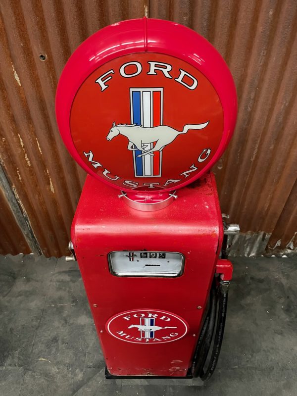 Ancienne pompe à essence Ford Mustang gasboy globe