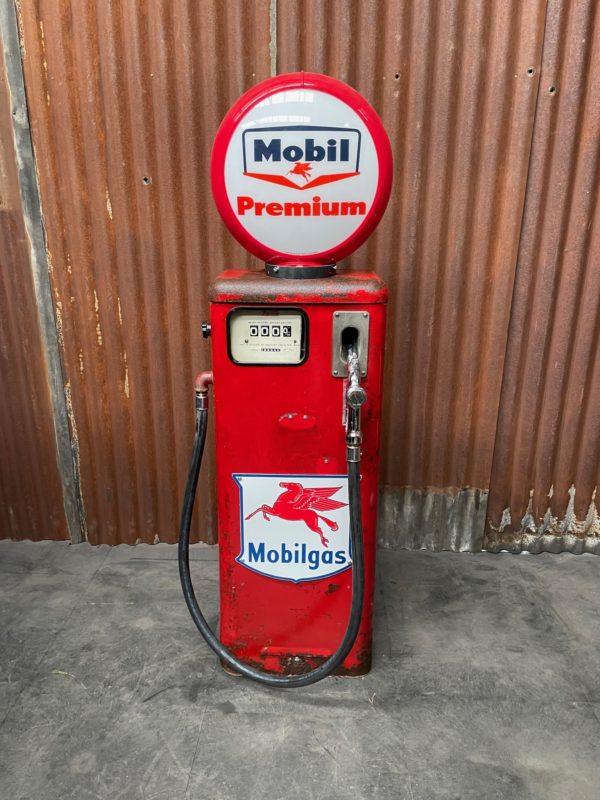 Pompe à essence américaine Mobilgas patine d'origine.