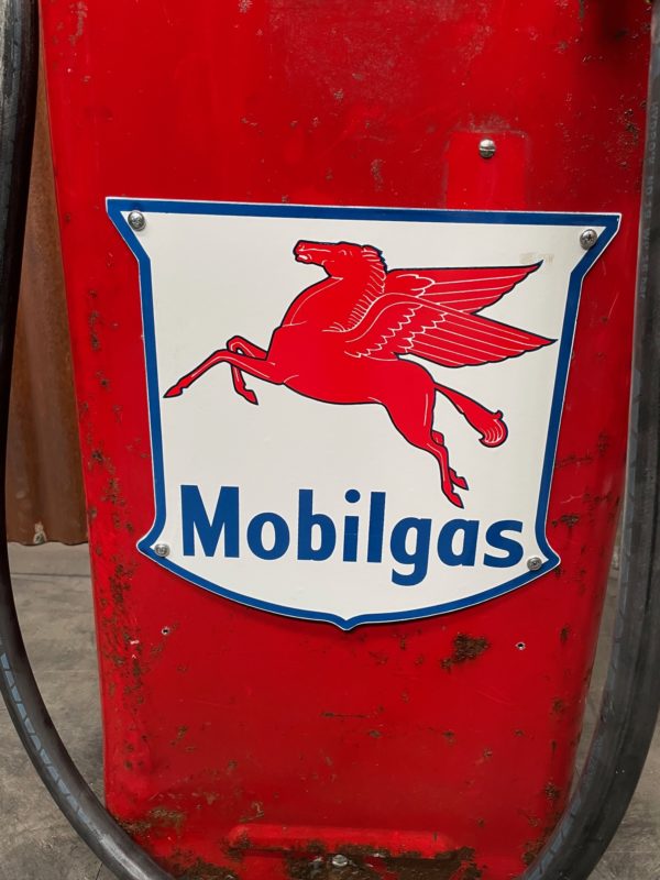 Pompe à essence américaine Mobilgas vintage