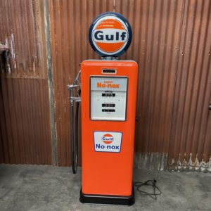 Pompe à essence américaine Gulf Bowser des années 40 restauré