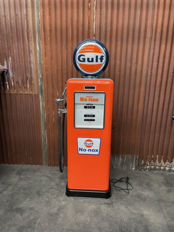 Pompe à essence américaine Gulf Bowser des années 40 restauré