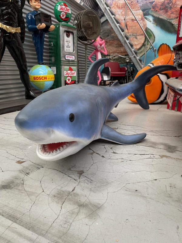 Statue requin en polyester de 2,4 mètres