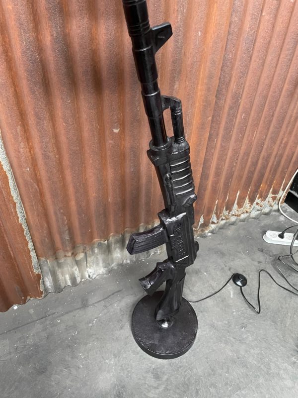 ancienne Lampe AK 47 en métal