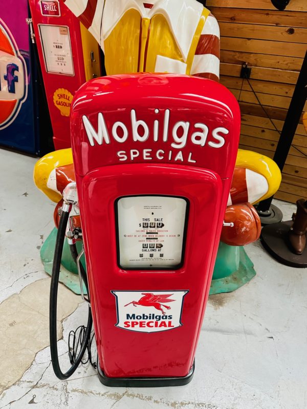 Mobilgas American gas pump