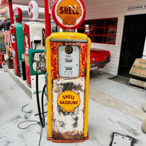 Shell Tokheim T39 american gas pump from 1950