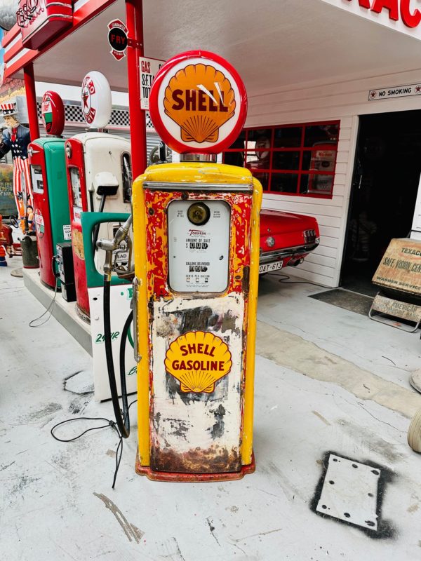 Shell Tokheim T39 american gas pump from 1950