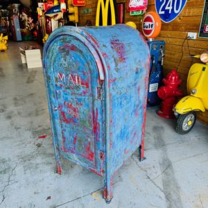 US Mail relay box 1966 – Boîte de stockage du courrier US